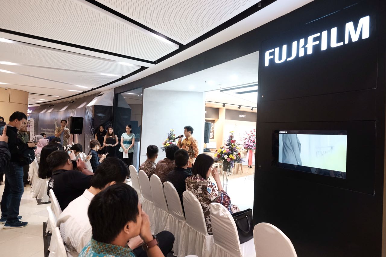 Fujifilm Hadirkan Showroom Pertama di Surabaya